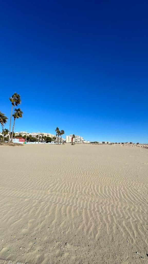 Playa De Los Naufragos Cozy Apartment With Pool Торевьиа Экстерьер фото