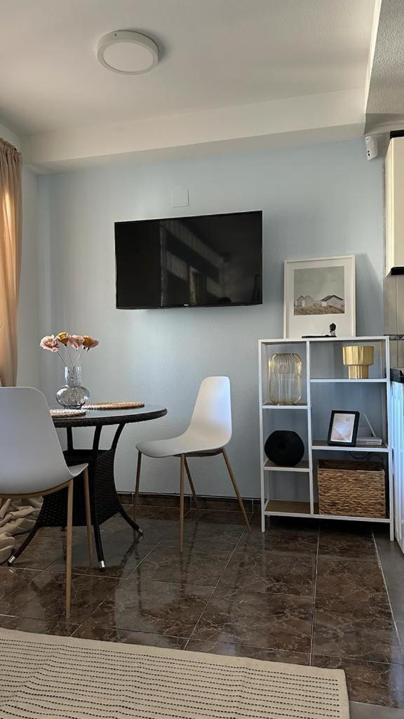 Playa De Los Naufragos Cozy Apartment With Pool Торевьиа Экстерьер фото