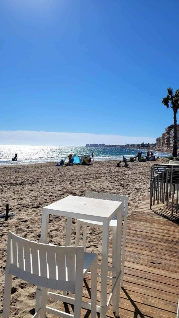 Playa De Los Naufragos Cozy Apartment With Pool Торевьиа Экстерьер фото