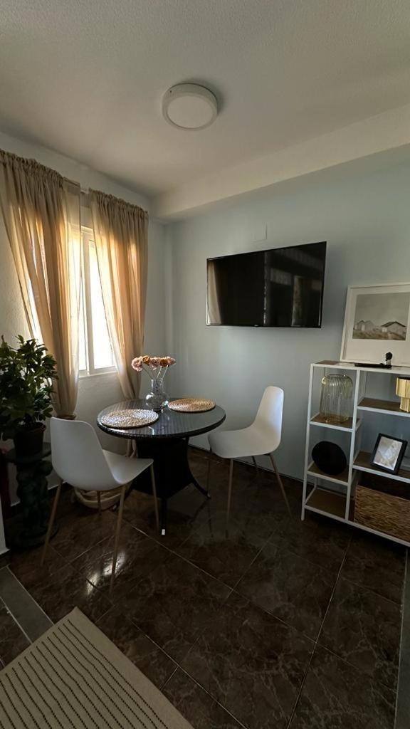 Playa De Los Naufragos Cozy Apartment With Pool Торевьиа Экстерьер фото
