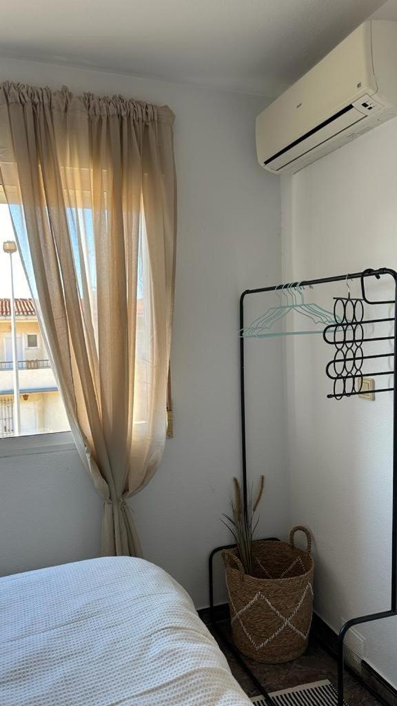 Playa De Los Naufragos Cozy Apartment With Pool Торевьиа Экстерьер фото